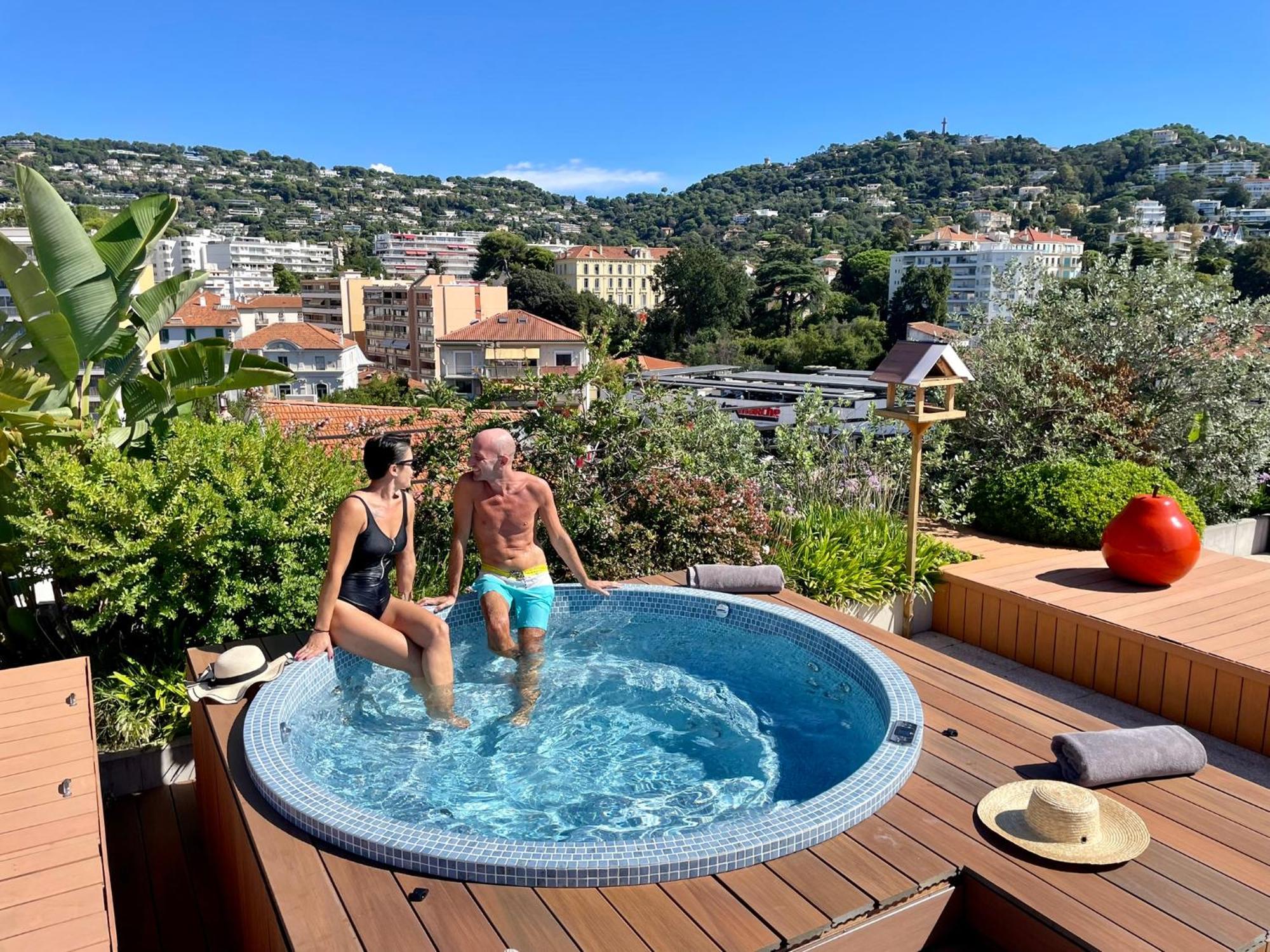 Western Premier Le Patio Des Artistes Wellness Jacuzzi Otel